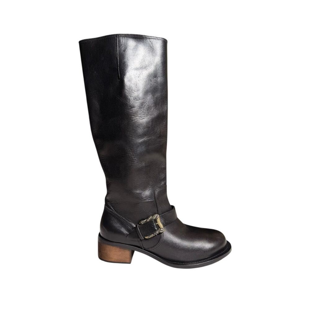 Embellished buckle high leather boot